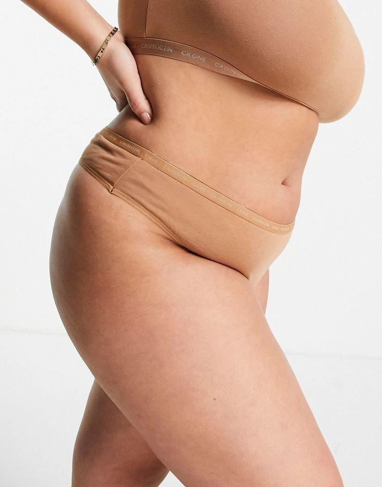 商品Calvin Klein|Calvin Klein Plus Size CK One logo thong 2 pack in sandalwood,价格¥122,第3张图片详细描述