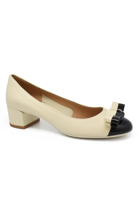 商品Salvatore Ferragamo|Luxury shoes for women salvatore ferragamo beige and black leather pumps,价格¥3049,第2张图片详细描述