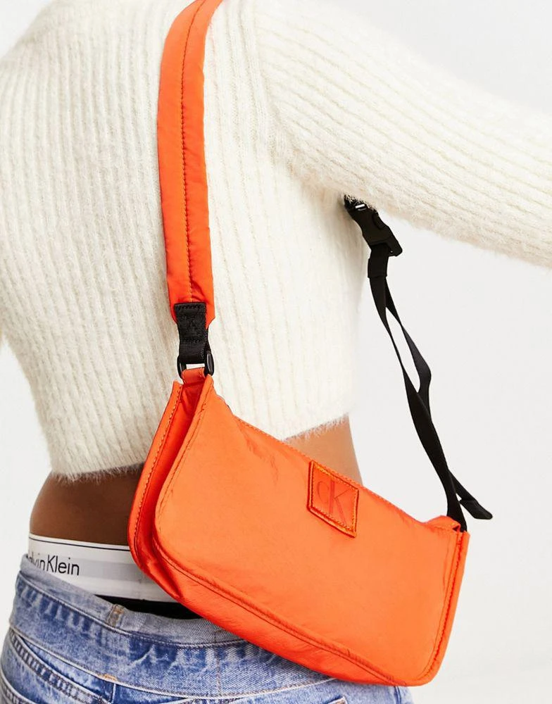 商品Calvin Klein|Calvin Klein Jeans city nylon shoulder bag in coral orange,价格¥397,第4张图片详细描述