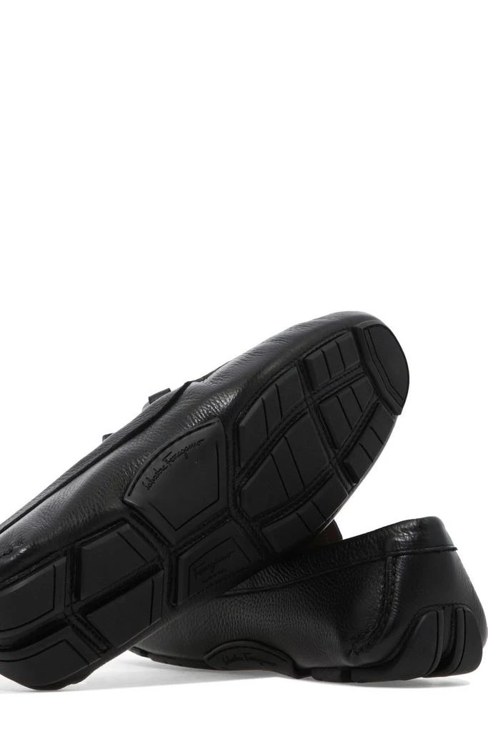 商品Salvatore Ferragamo|Salvatore Ferragamo Logo Plaque Slip-On Loafers,价格¥2859,第5张图片详细描述