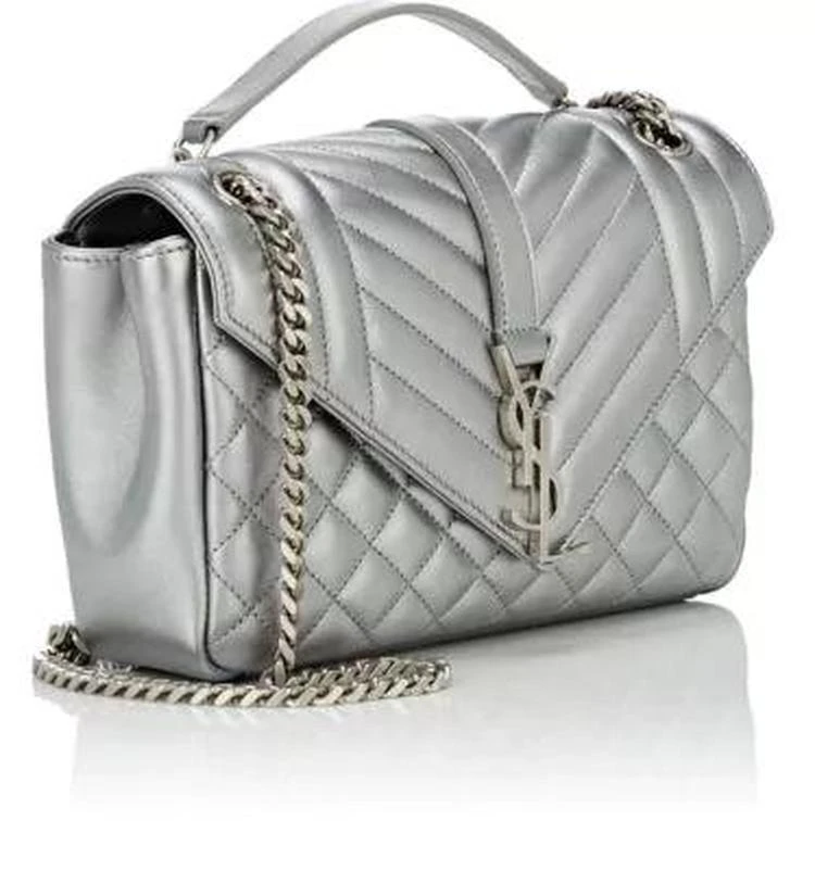 商品Yves Saint Laurent|Monogram Medium Envelope Shoulder Bag,价格¥11289,第3张图片详细描述