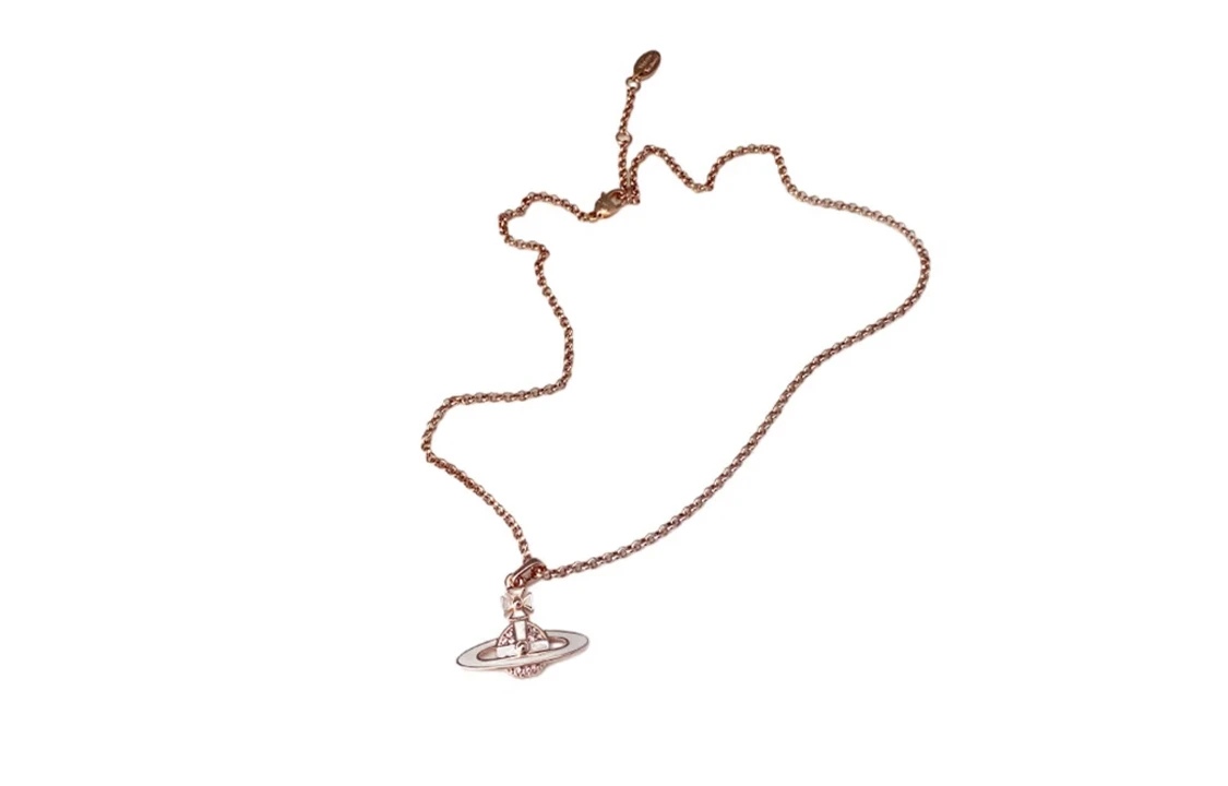 商品[国内直发] Vivienne Westwood|西太后 经典土星Logo标识吊坠 黄铜 项链 女款 玫瑰金色,价格¥1657,第6张图片详细描述