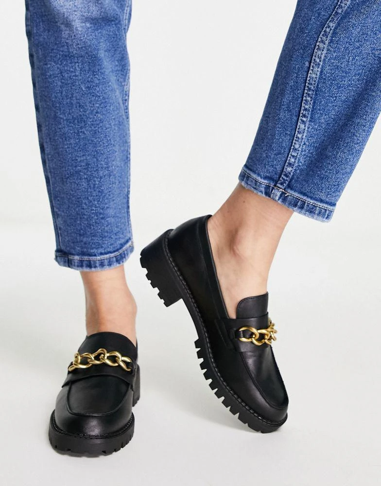 商品Hugo Boss|London Rebel chunky loafers with chain in black,价格¥285,第1张图片