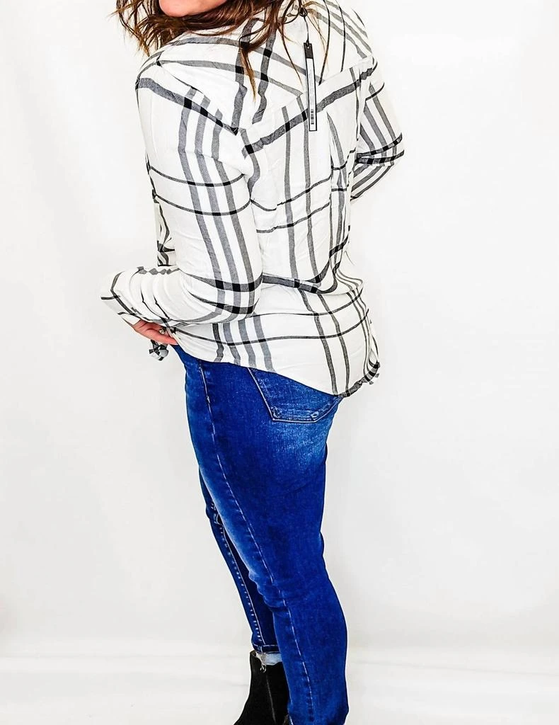 商品CHARLIE B|Plaid Button Up Top In Ecru Cream / Black,价格¥536,第3张图片详细描述