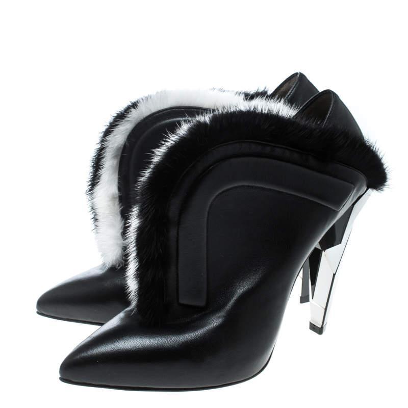 商品[二手商品] Fendi|Fendi Monochrome Leather and Fur Trimmed V Neck Ankle Boots Size 38,价格¥3331,第6张图片详细描述