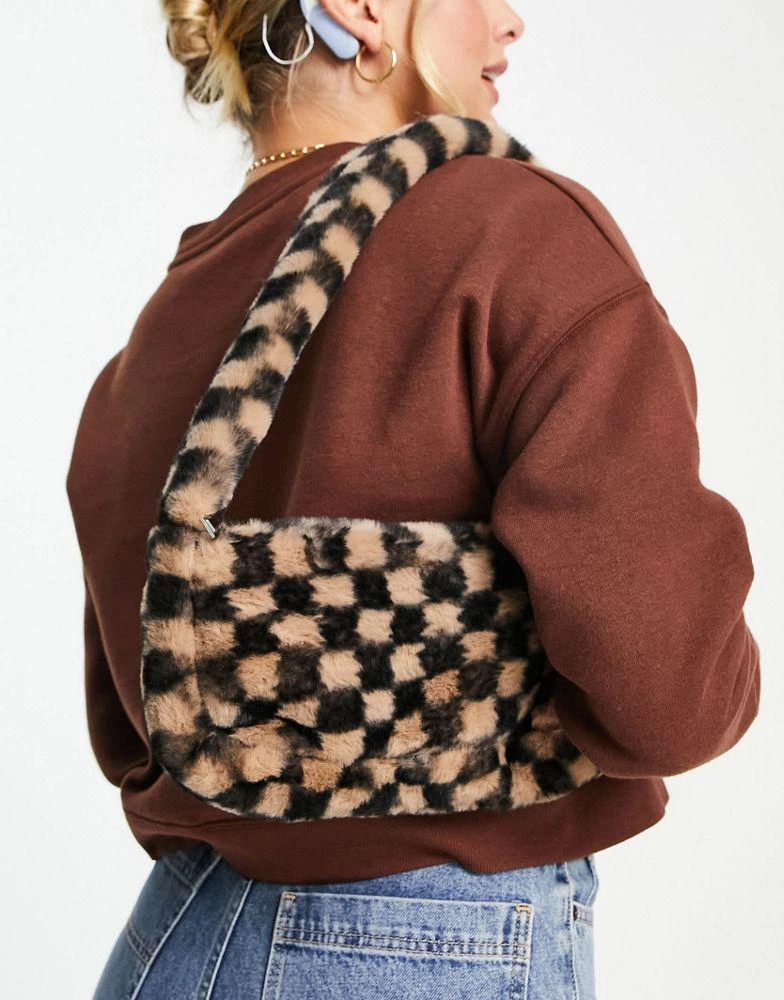 商品ASOS|ASOS DESIGN 90s shoulder bag with checkerboard faux fur in brown,价格¥77,第3张图片详细描述