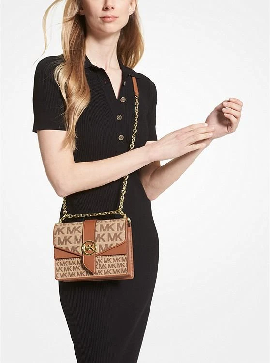 商品Michael Kors|Greenwich 小号徽标提花皮革斜挎包 ,价格¥842,第4张图片详细描述