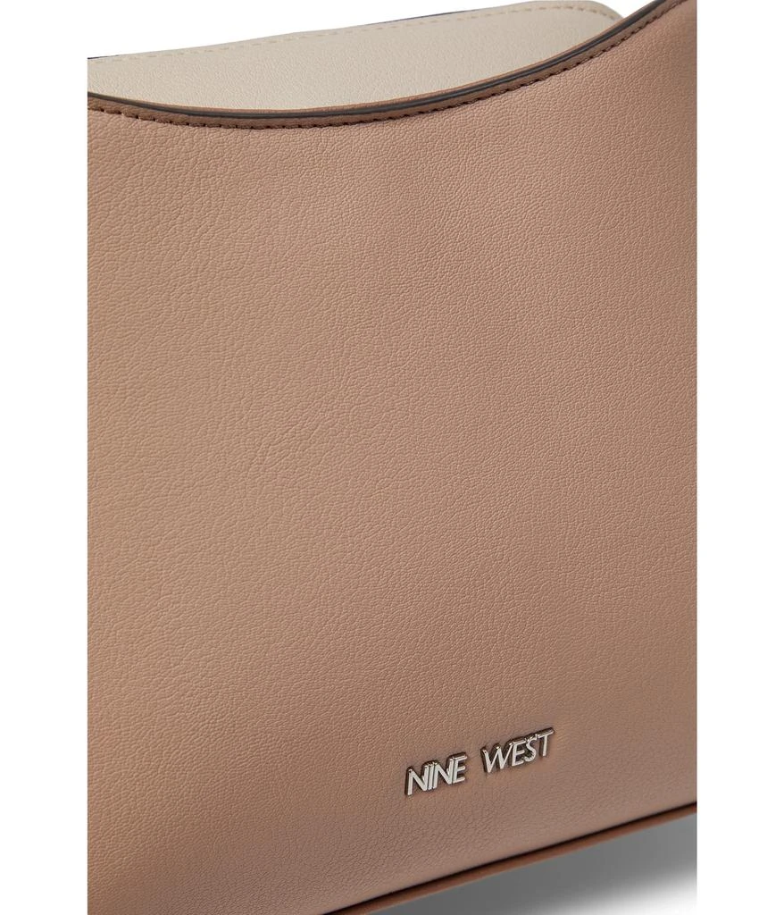 商品Nine West|Calandra Mini Dome Crossbody,价格¥237,第4张图片详细描述