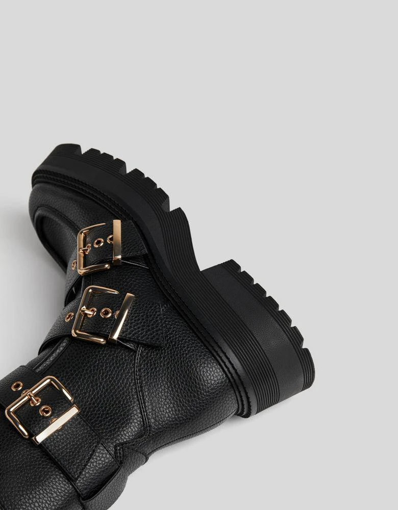 商品Bershka|Bershka chunky boot with square toe and buckle detail in black,价格¥487,第3张图片详细描述
