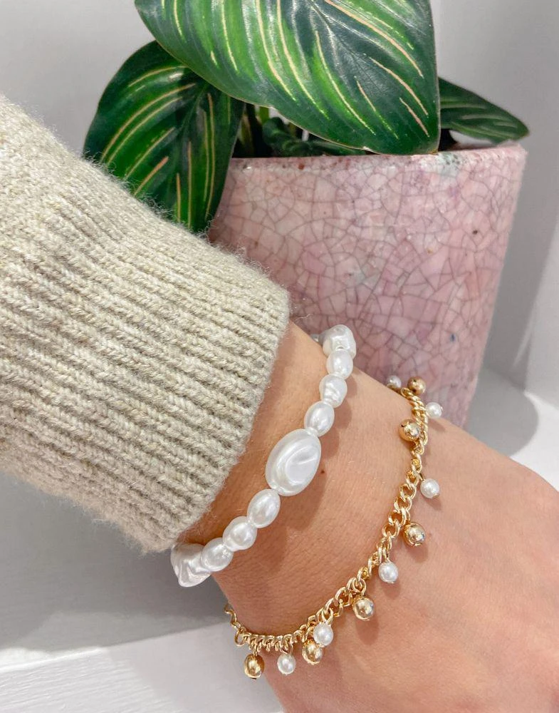 商品ASOS|ASOS DESIGN pack of 2 bracelets in pearl and curb chain in gold tone,价格¥57,第1张图片