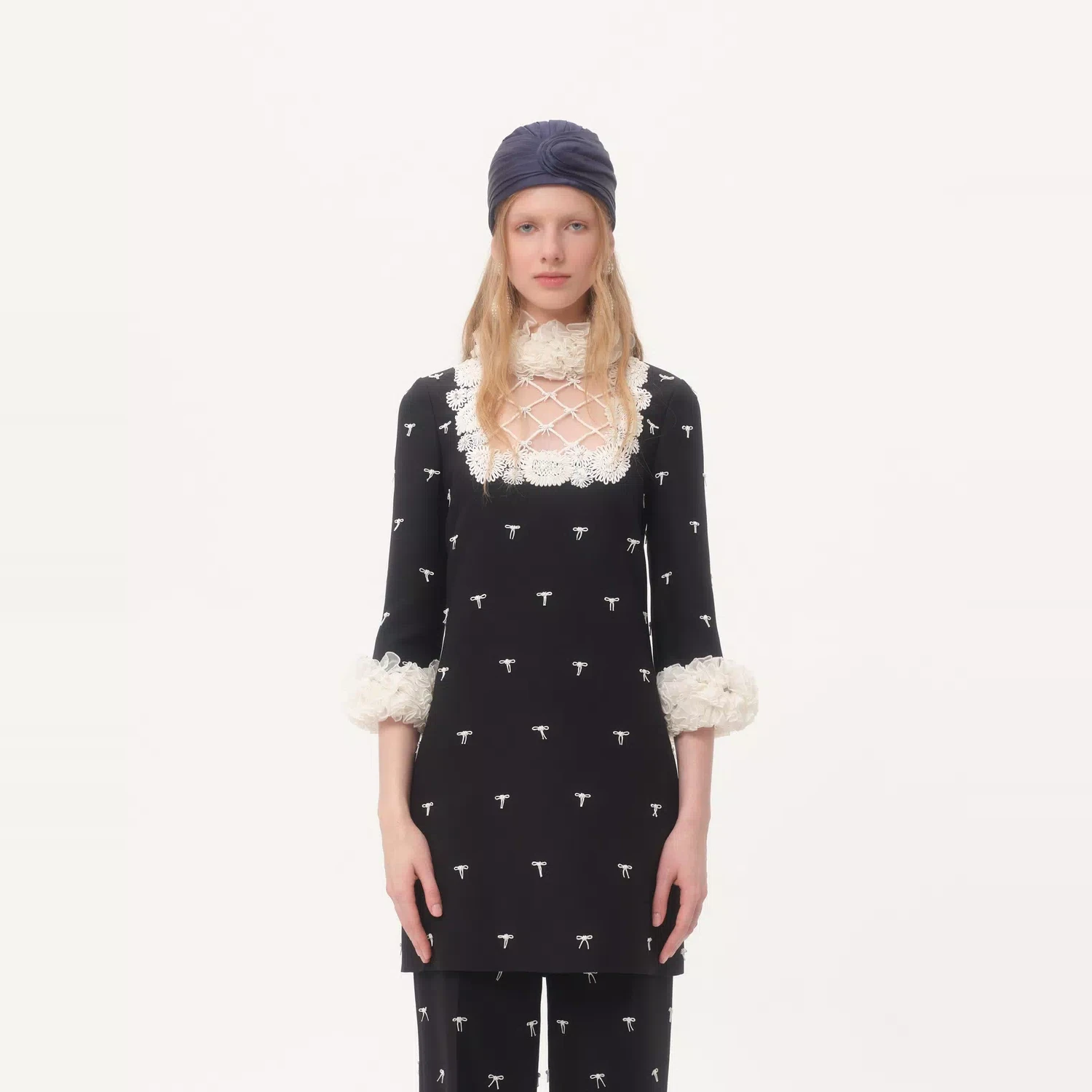 【预售】 华伦天奴 25春夏 女士 连衣裙 ROBE COURTE BRODÉE EN CRÊPE COUTURE BVAEX81CF_0NA 商品