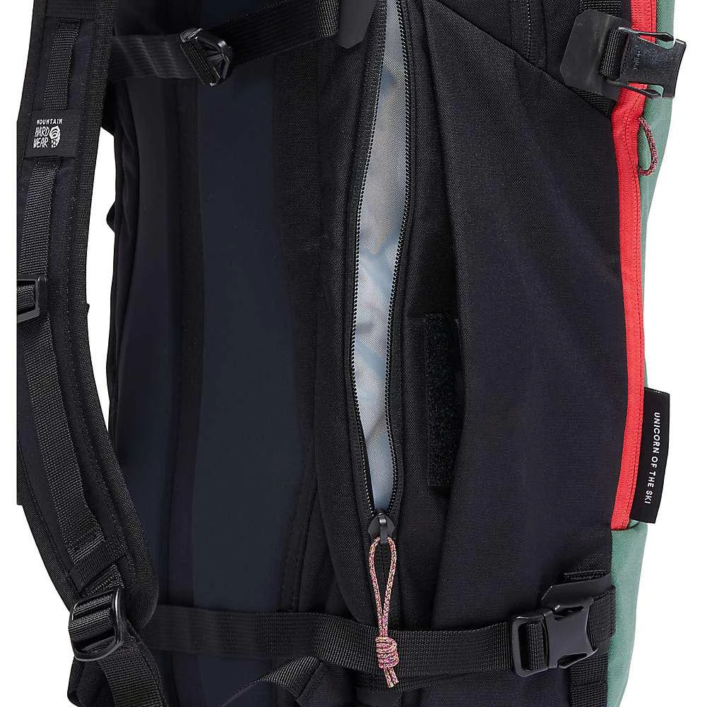 商品Mountain Hardwear|Mountain Hardwear Gnarwhal 25 Backpack,价格¥1299,第4张图片详细描述