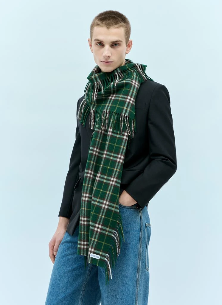 商品Burberry|Check Cashmere Fringed Scarf,价格¥4154,第5张图片详细描述