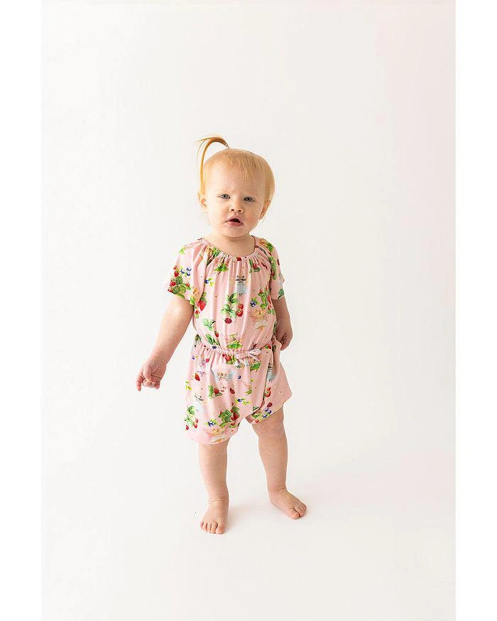 商品Posh Peanut|Girls' Annabelle Berry Print Flutter Sleeve Romper - Baby,价格¥122,第2张图片详细描述