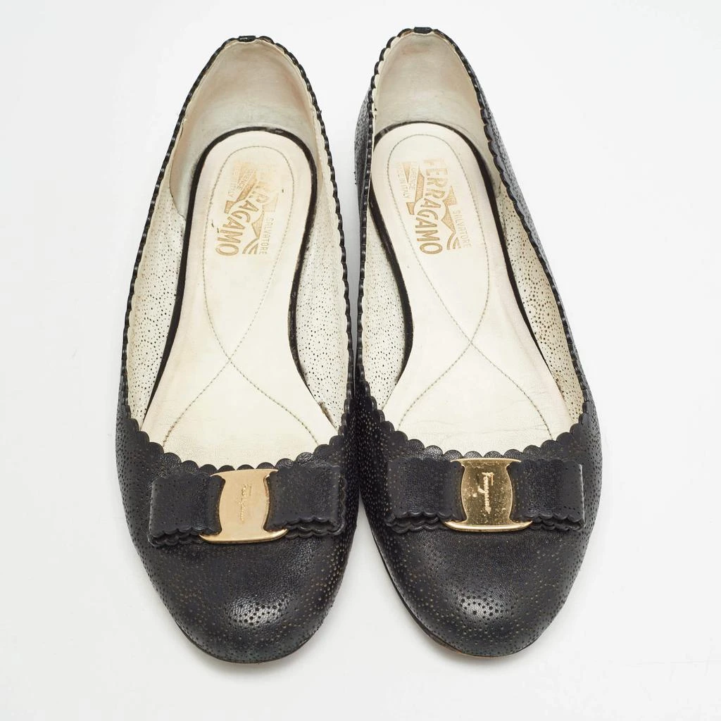 商品[二手商品] Salvatore Ferragamo|Salvatore Ferragamo Black Perforated Leather Vara Lace Bow Ballet Flats Size 40,价格¥1315,第3张图片详细描述