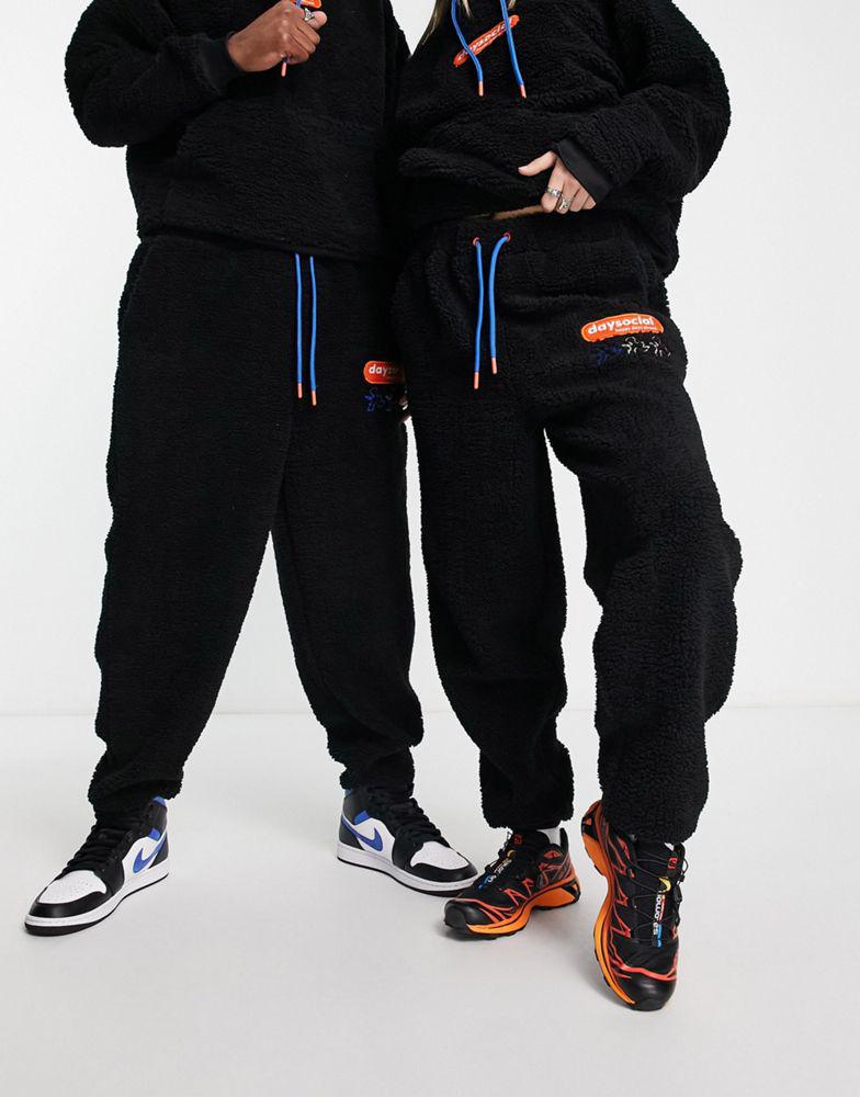ASOS Daysocial unisex co-ord relaxed joggers in teddy borg with back embroidery in black商品第3张图片规格展示