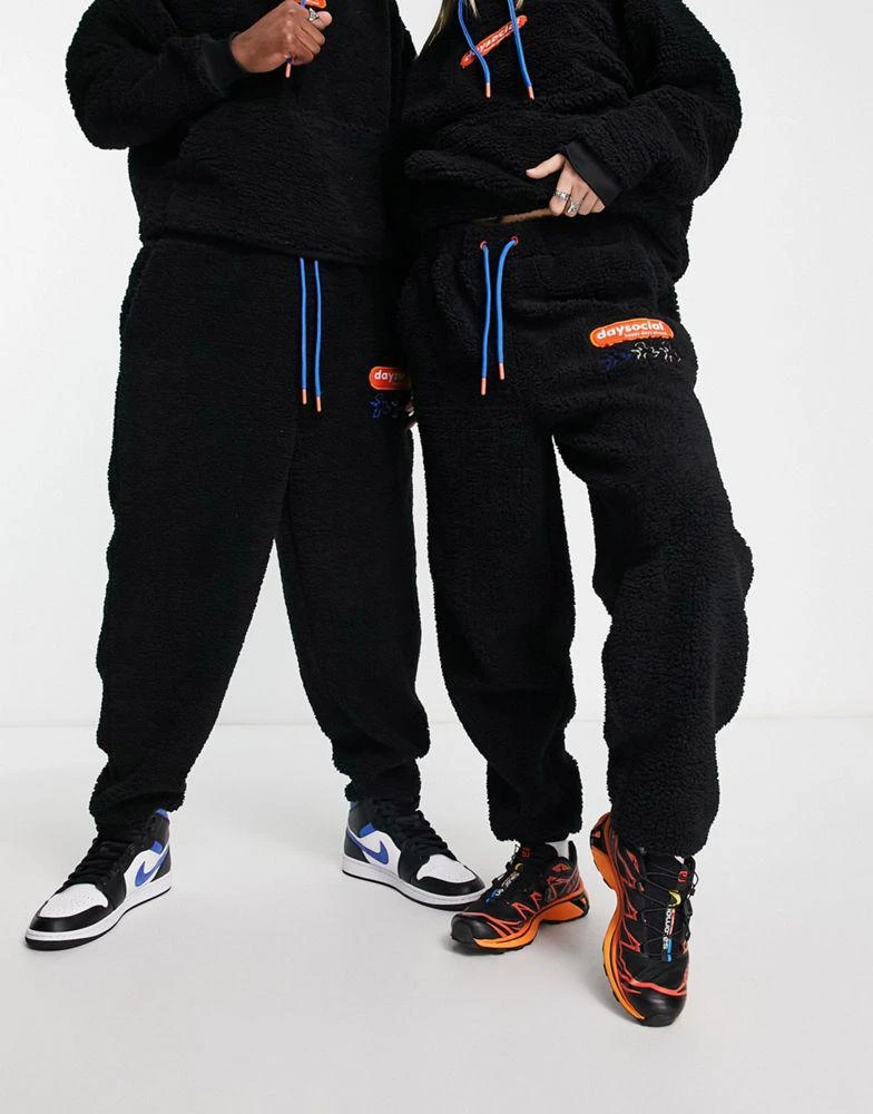 商品ASOS|ASOS Daysocial unisex co-ord relaxed joggers in teddy borg with back embroidery in black,价格¥337,第3张图片详细描述