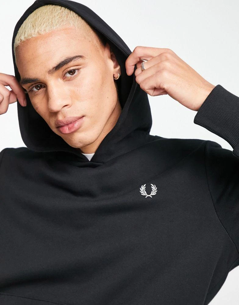 商品Fred Perry|Fred Perry laurel wreath back print hoodie in black,价格¥487,第4张图片详细描述