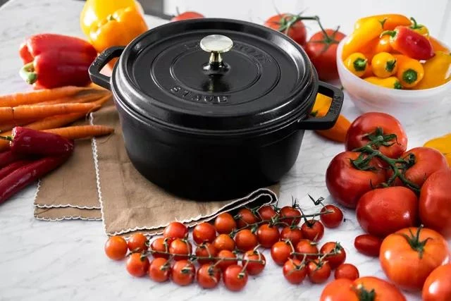 商品Staub|Staub Cast Iron 4-qt Round Cocotte,价格¥2473,第5张图片详细描述