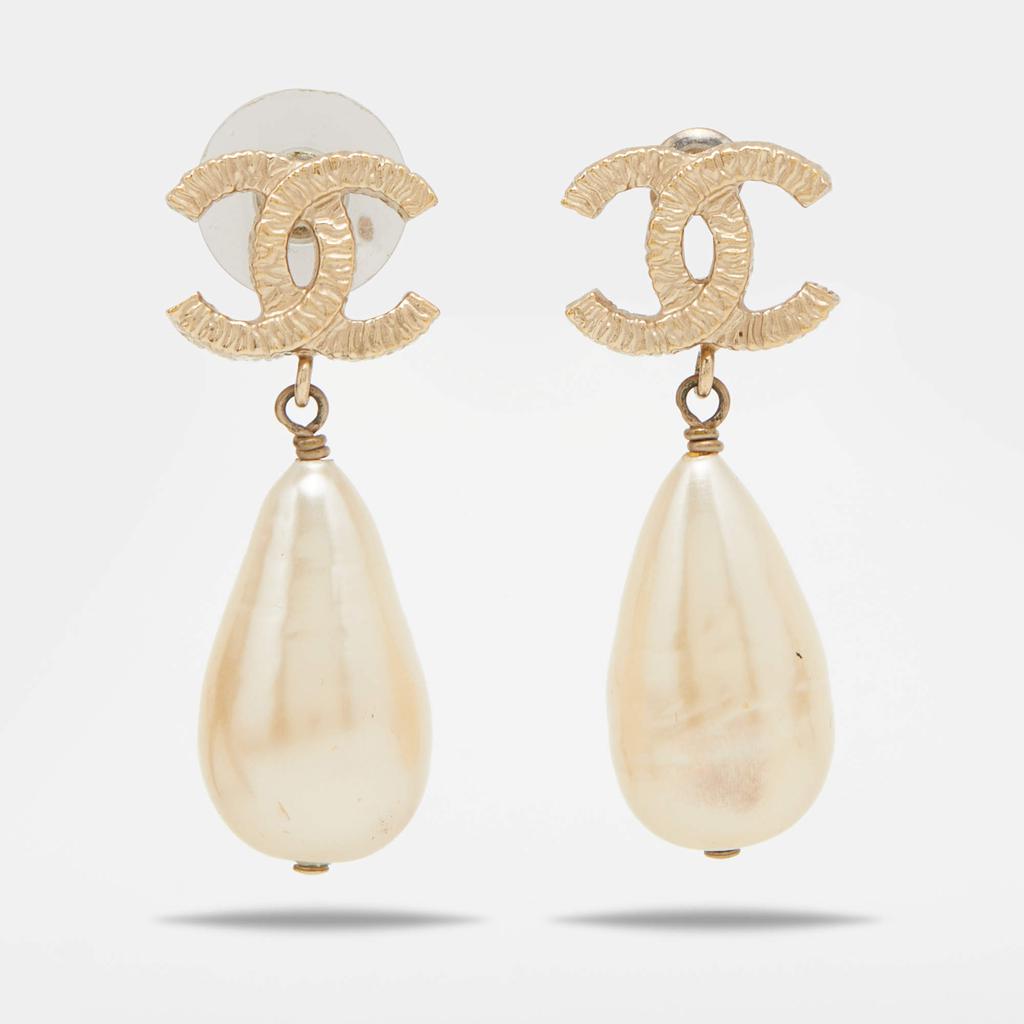 Chanel Pale Gold Tone CC Faux Pearl Dangle Earrings商品第1张图片规格展示