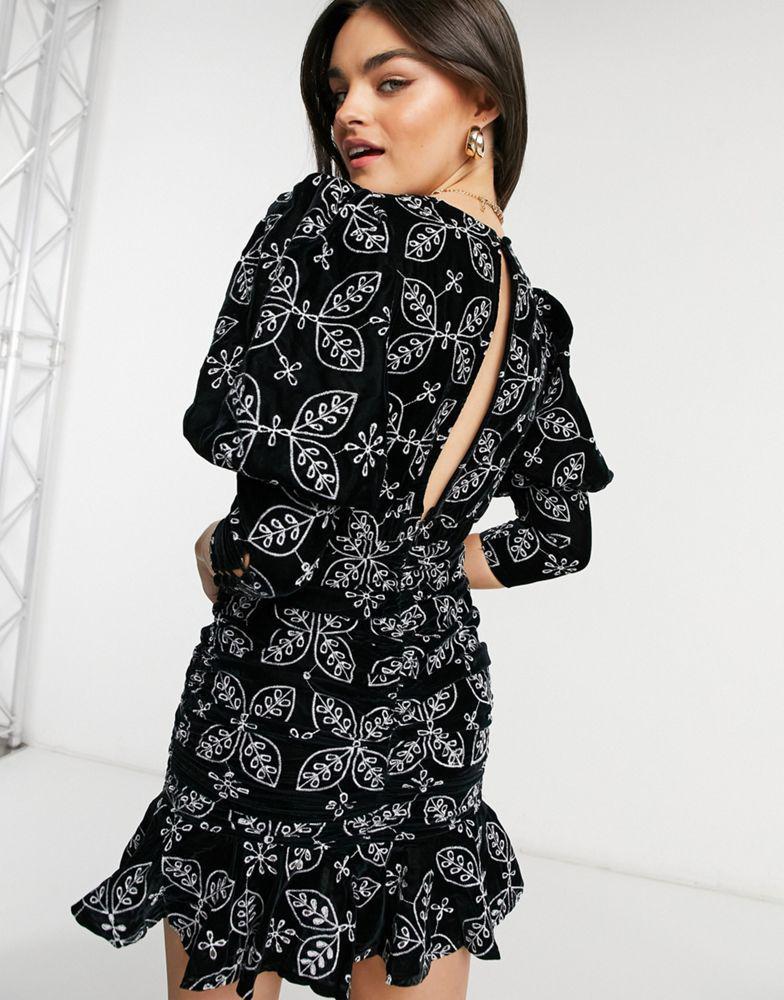 商品ASOS|ASOS DESIGN Mini Dress in Velvet Broderie with Puff Sleeve,价格¥191,第4张图片详细描述