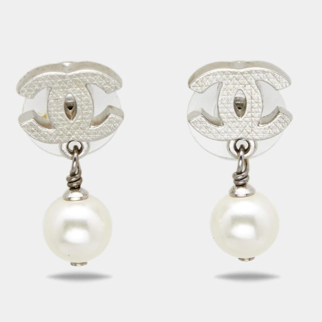 商品[二手商品] Chanel|Chanel Silver Tone Quilt Patterned CC Pearl Drop Earrings,价格¥3424,第1张图片