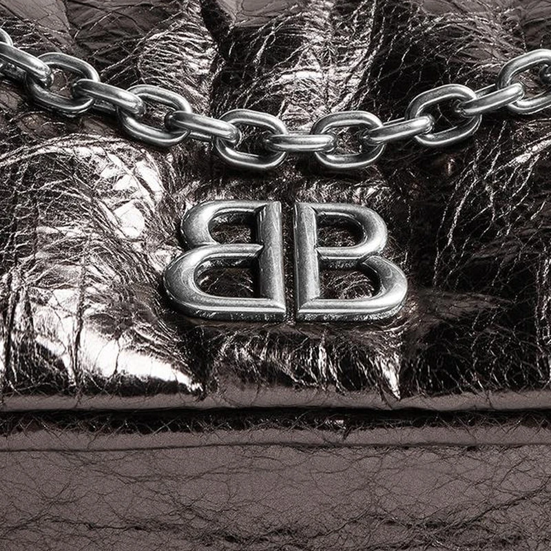 商品[国内直发] Balenciaga|巴黎世家 Monaco 做旧银色BB徽��标翻盖闭合 Arena小牛皮 链条包手提单肩包 小号 女款 深灰色,价格¥15811,第7张图片详细描述