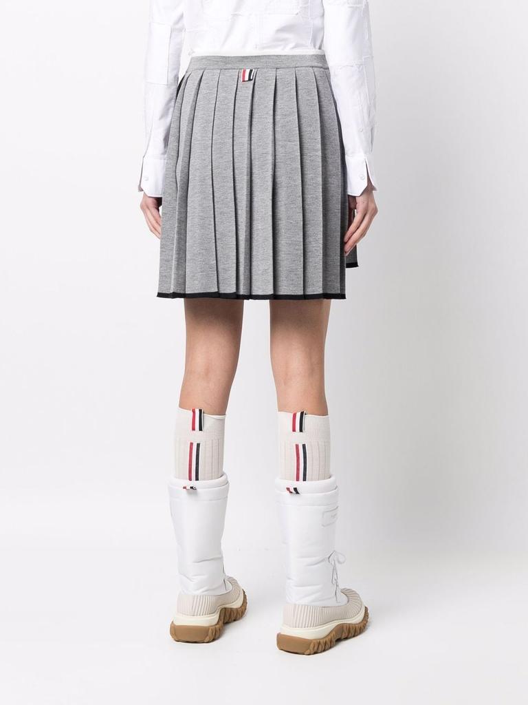 THOM BROWNE WOMEN THIGH LENGTH PLEATED SKIRT W/ CONTRAST TIPPING IN MILANO STITCH 14GG SUSTAINABLE MERINO WOOL商品第2张图片规格展示