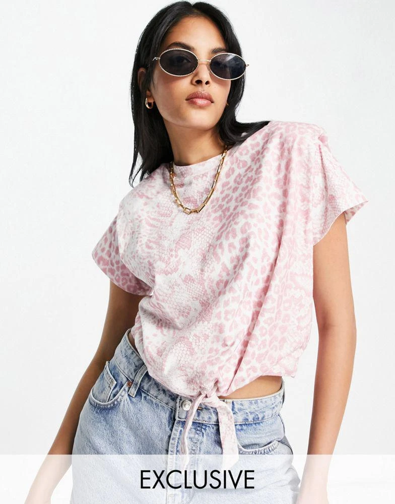 商品ALL SAINTS|Allsaints x ASOS exclusive Coni crop tied tee in pink,价格¥202,第1张图片