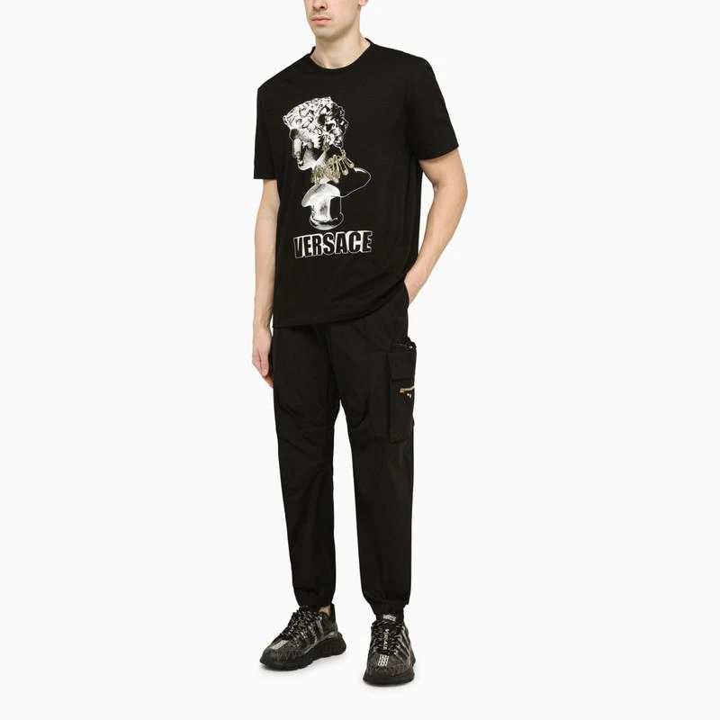 商品Versace|Black cotton cargo trousers,价格¥2552,第2张图片详细描述