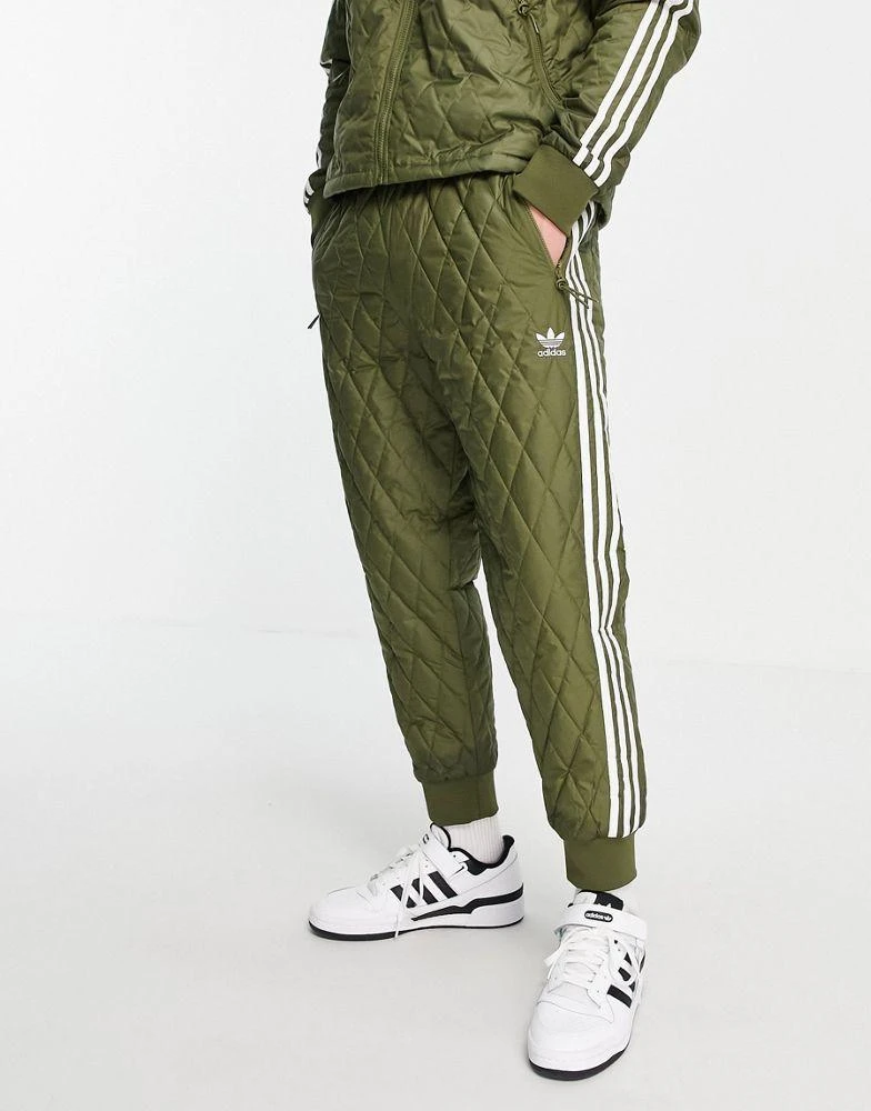 商品Adidas|adidas Originals adicolor three stripe quilted track pants in khaki,价格¥261,第4张图片详细描述