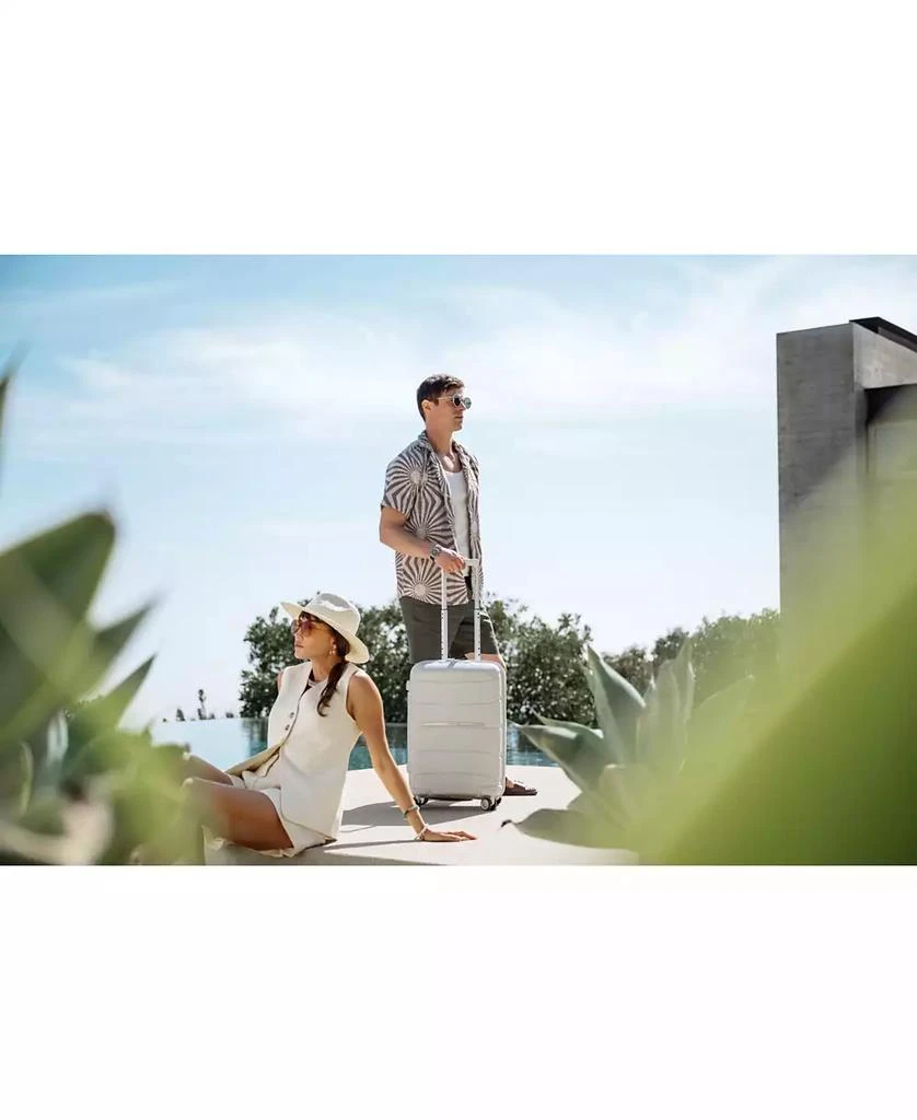 Outline Pro 20" Hardside Carry-on Spinner 商品