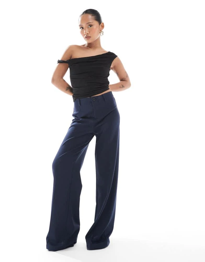 商品Bershka|Bershka Petite high waisted wide leg tailored trousers in navy,价格¥293,第1张图片