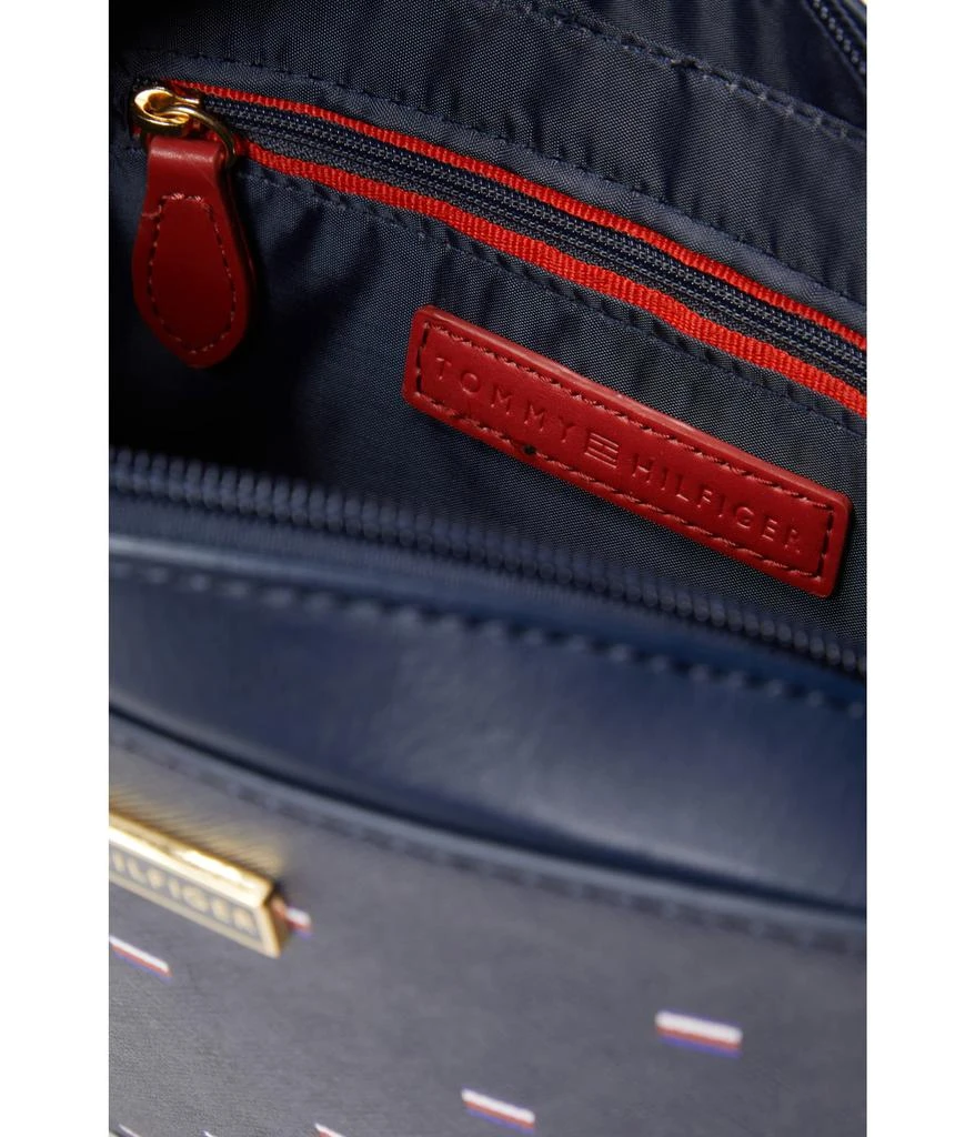 商品Tommy Hilfiger|Irene II Camera Crossbody Corporate Critter Texture PVC,价格¥545,第3张图片详细描述