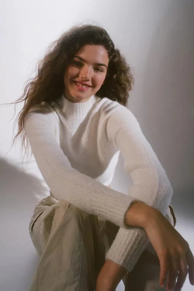 商品Urban Outfitters|UO Cleo Mock Neck Sweater,价格¥75,第4张图片详细描述