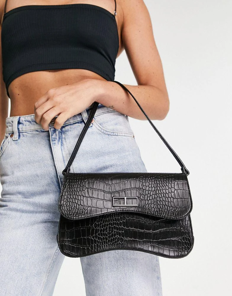 商品ASOS|ASOS DESIGN curved base shoulder bag with feature hardware in black croc,价格¥137,第3张图片详细描述