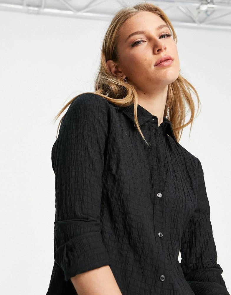 商品Topshop|Topshop textured slim fit 90's shirt in black,价格¥229,第2张图片详细描述