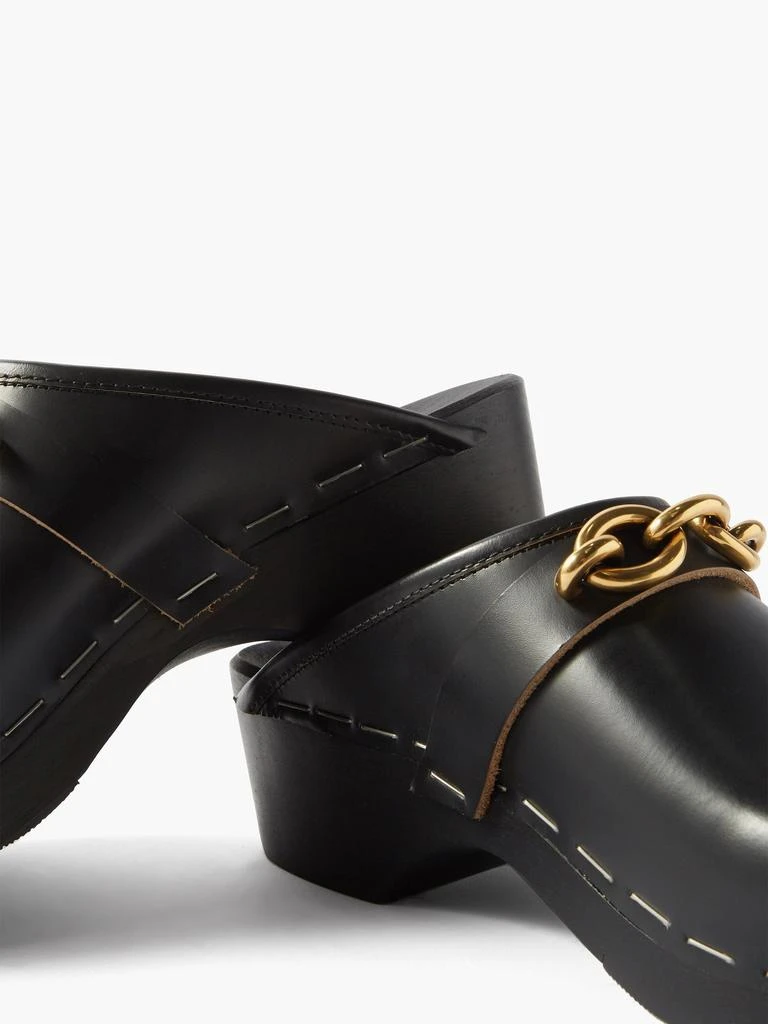Le Maillon chain-embellished leather clogs 商品