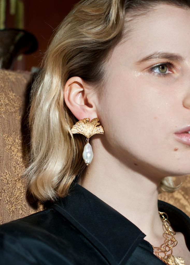 24k vermeil ginkgo leaf & baroque pearl earrings商品第3张图片规格展示