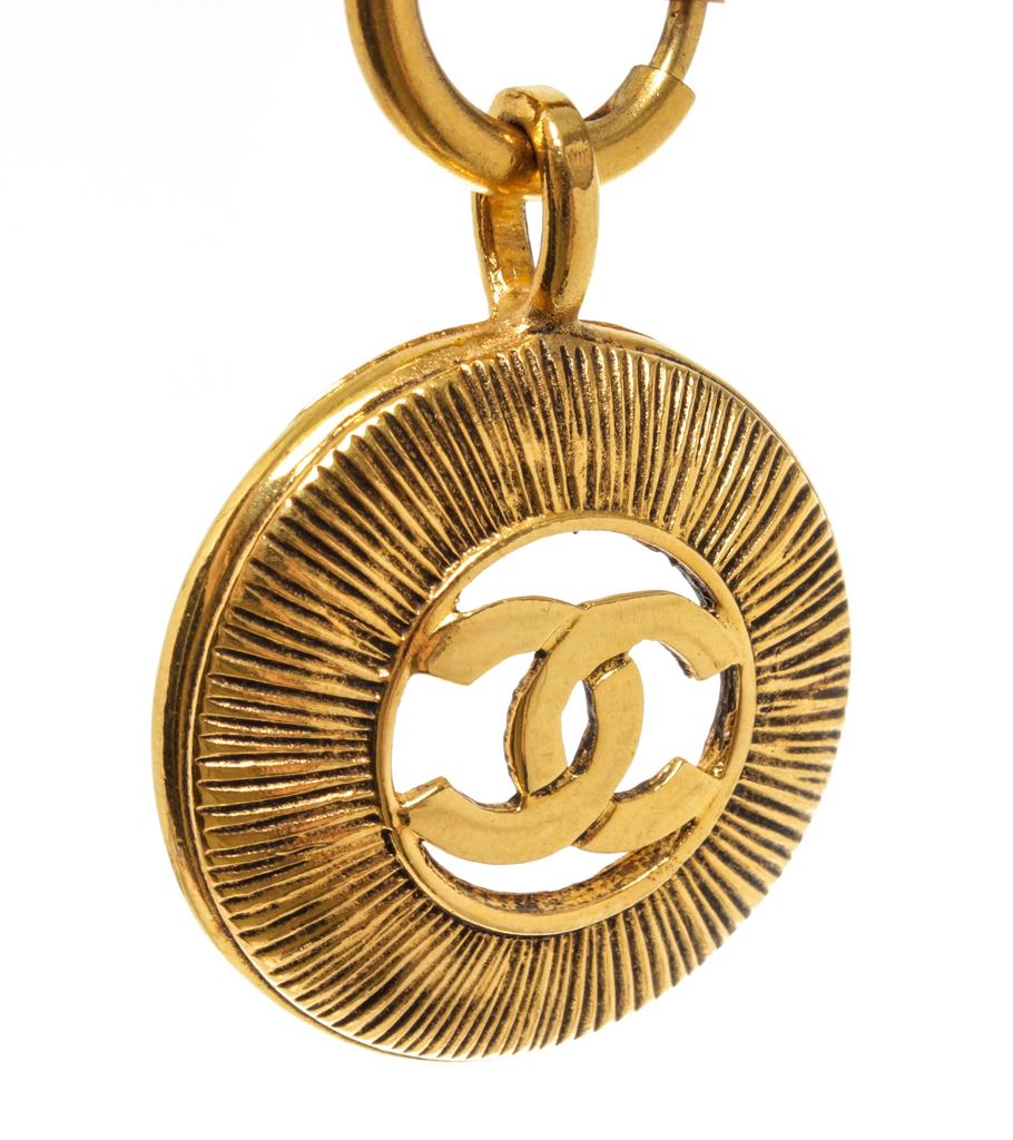 Chanel Gold Metal Vintage CC Round Pendant Necklace商品第3张图片规格展示