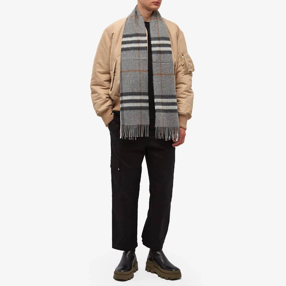 商品Burberry|Burberry Check Cashmere Scarf,价格¥3838,第4张图片详细描述