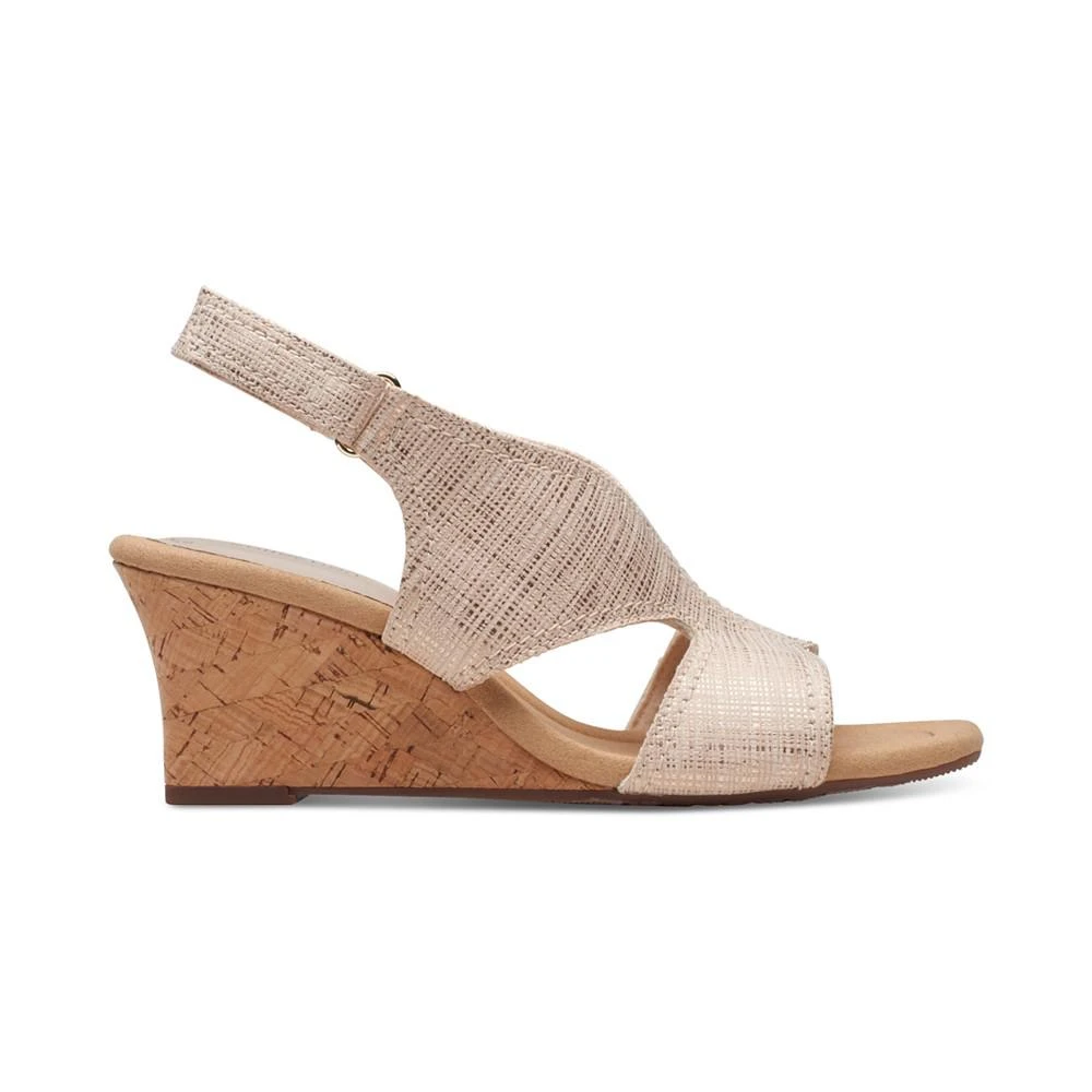 商品Clarks|Women's Kyarra Aster Cutout Wedge Sandals,价格¥439,第2张图片详细描述