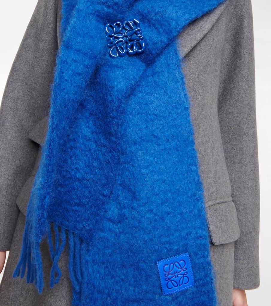 Mohair and wool brooch scarf商品第3张图片规格展示