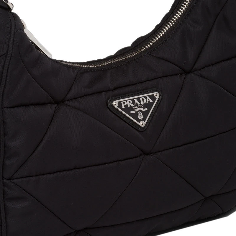 【预售3-7天】PRADA/普拉达 22春夏新款 女士黑色尼龙银扣徽标配可拆�卸小袋拉链开合斜跨单肩包1BC151_RDJN_F0002_V_O1O 商品