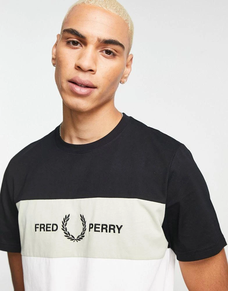 商品Fred Perry|Fred Perry embroidered panel t-shirt in white,价格¥468,第1张图片