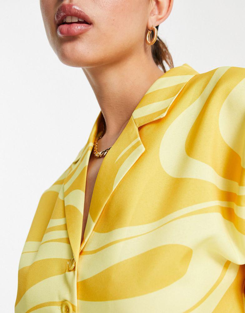 Fila swirl print cropped shirt in yellow商品第3张图片规格展示