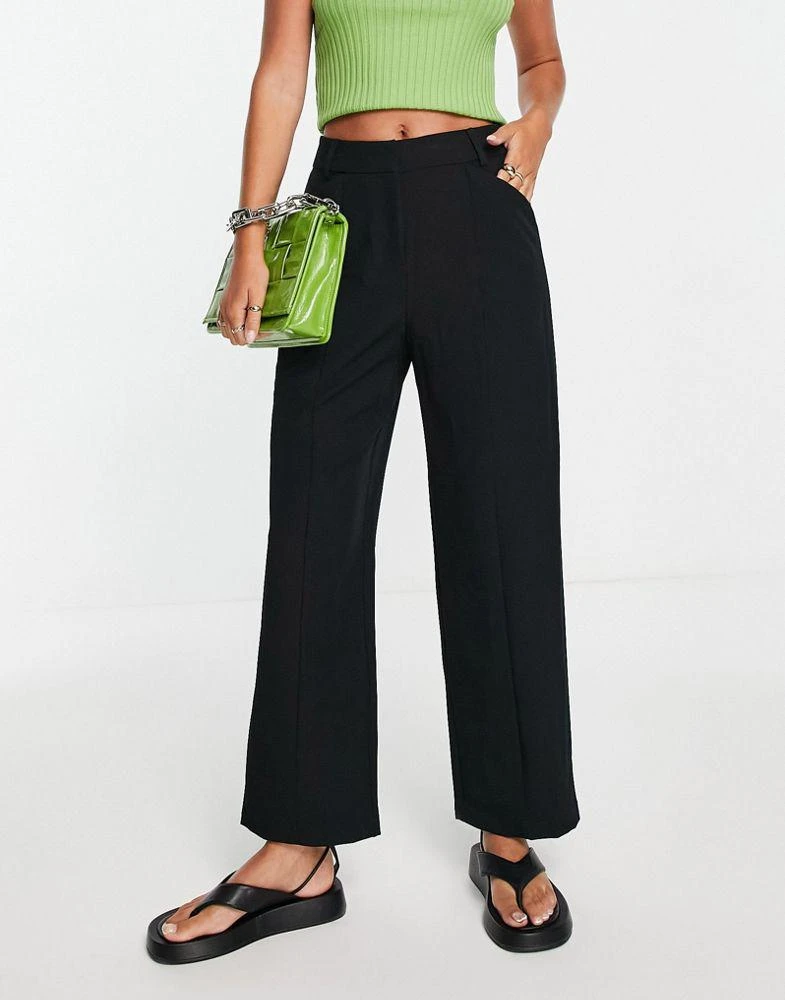 商品VERO MODA|Vero Moda tailored straight leg cropped trousers with slanted pockets in black,价格¥260,第2张图片详细描述