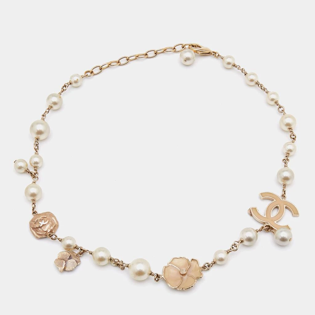 商品[二手商品] Chanel|Chanel Pale Gold Tone Camelia CC Charm Pearl Necklace,价格¥5831,第1张图片