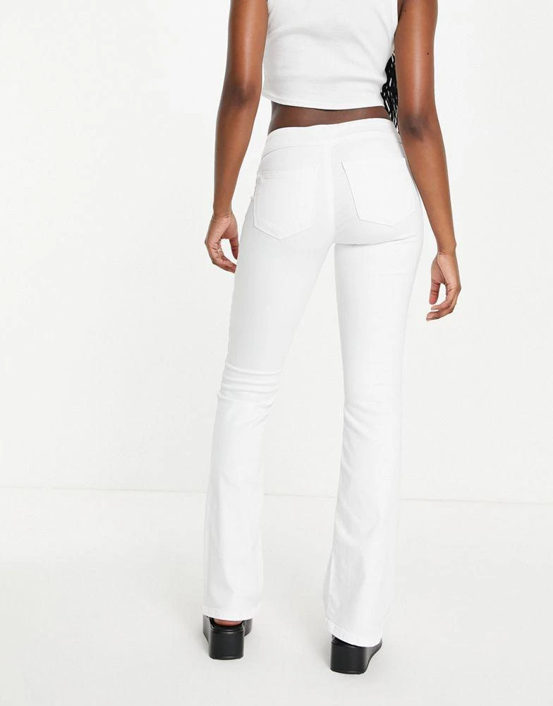 商品Topshop|Topshop low-waist Joni flare jean in white,价格¥197,第2张图片详细描述