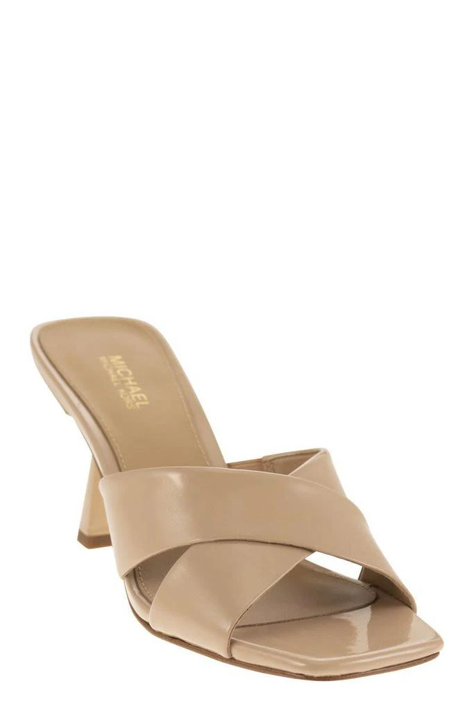 商品Michael Kors|MICHAEL KORS Clara shiny leather sabot,价格¥895,第2张图片详细描述